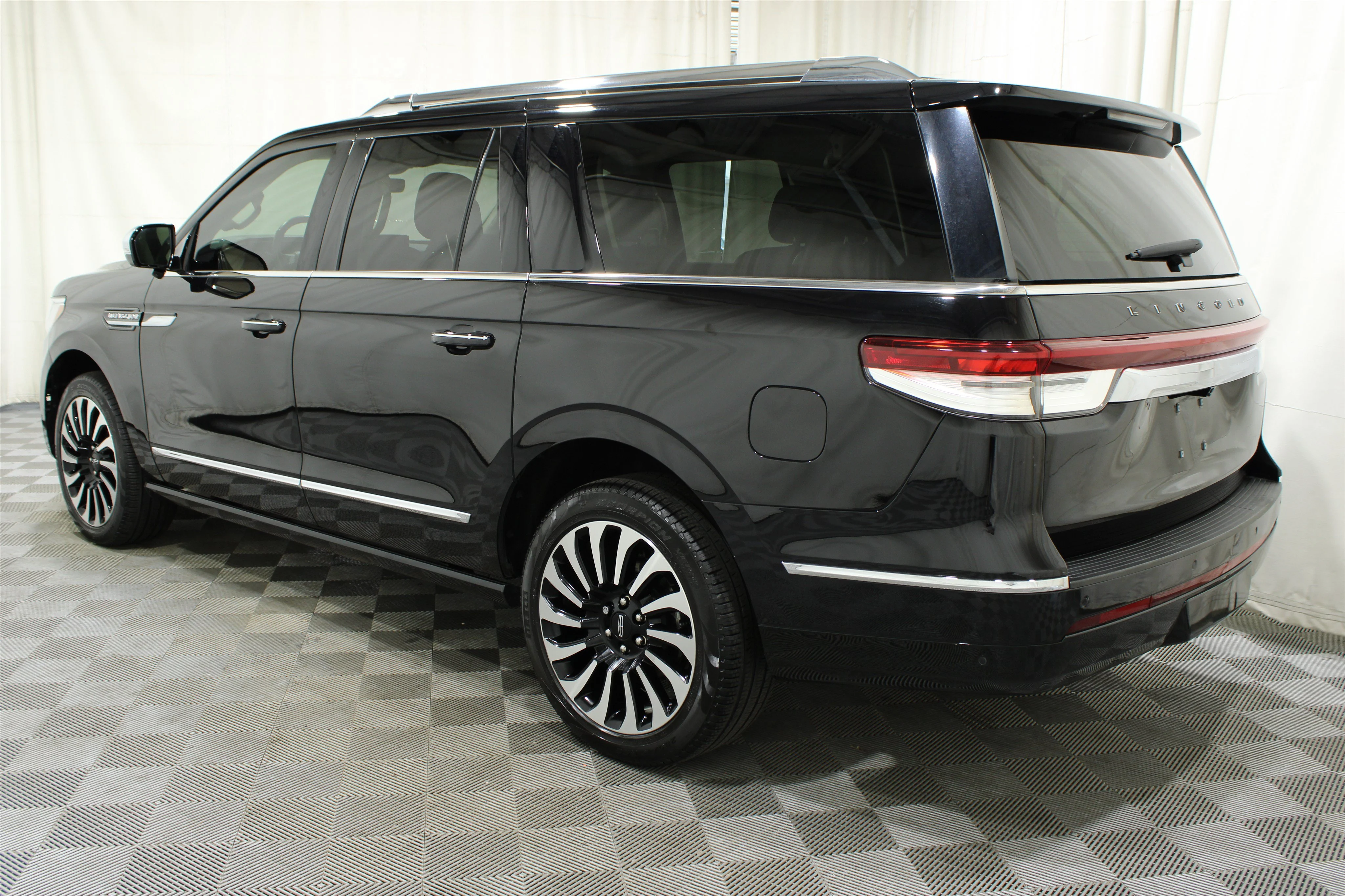 Used 2023 Infinite Black Metallic Clearcoat Lincoln Black Label image 57