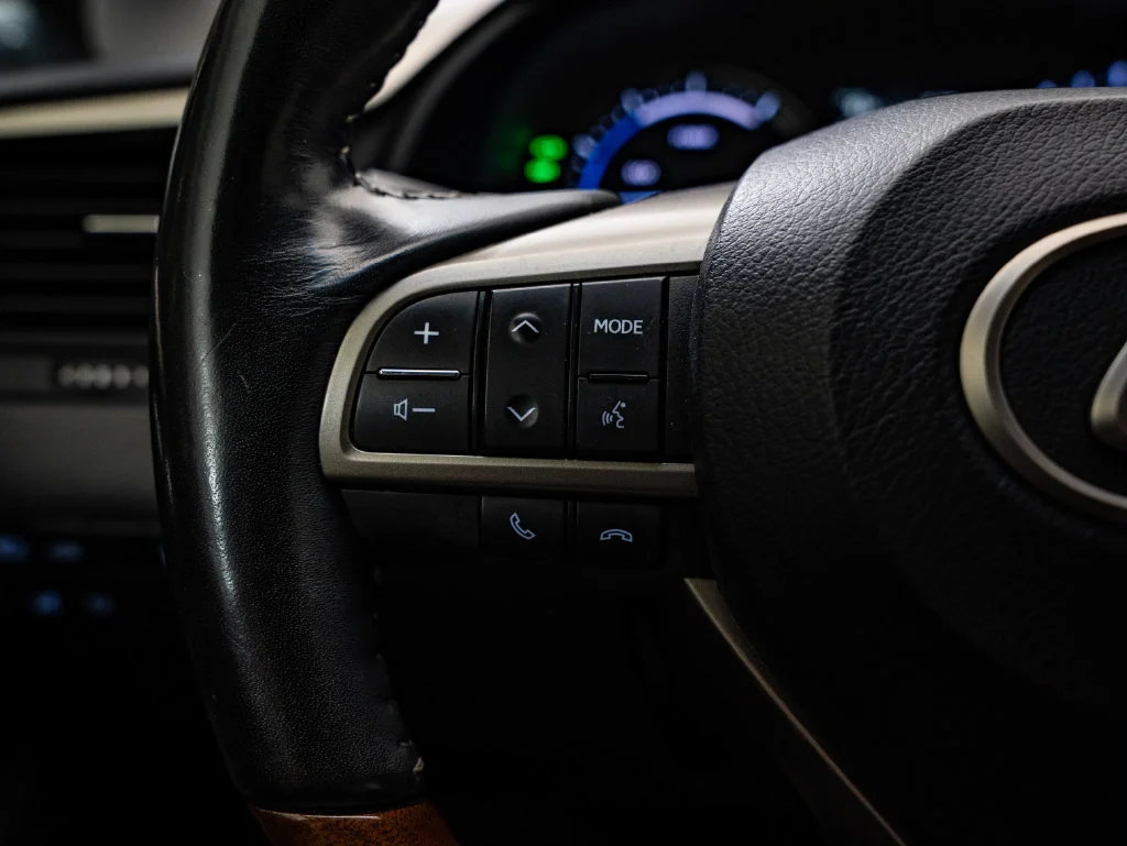 Used 2019 Eminent White Pearl Lexus 450h Premium image 28