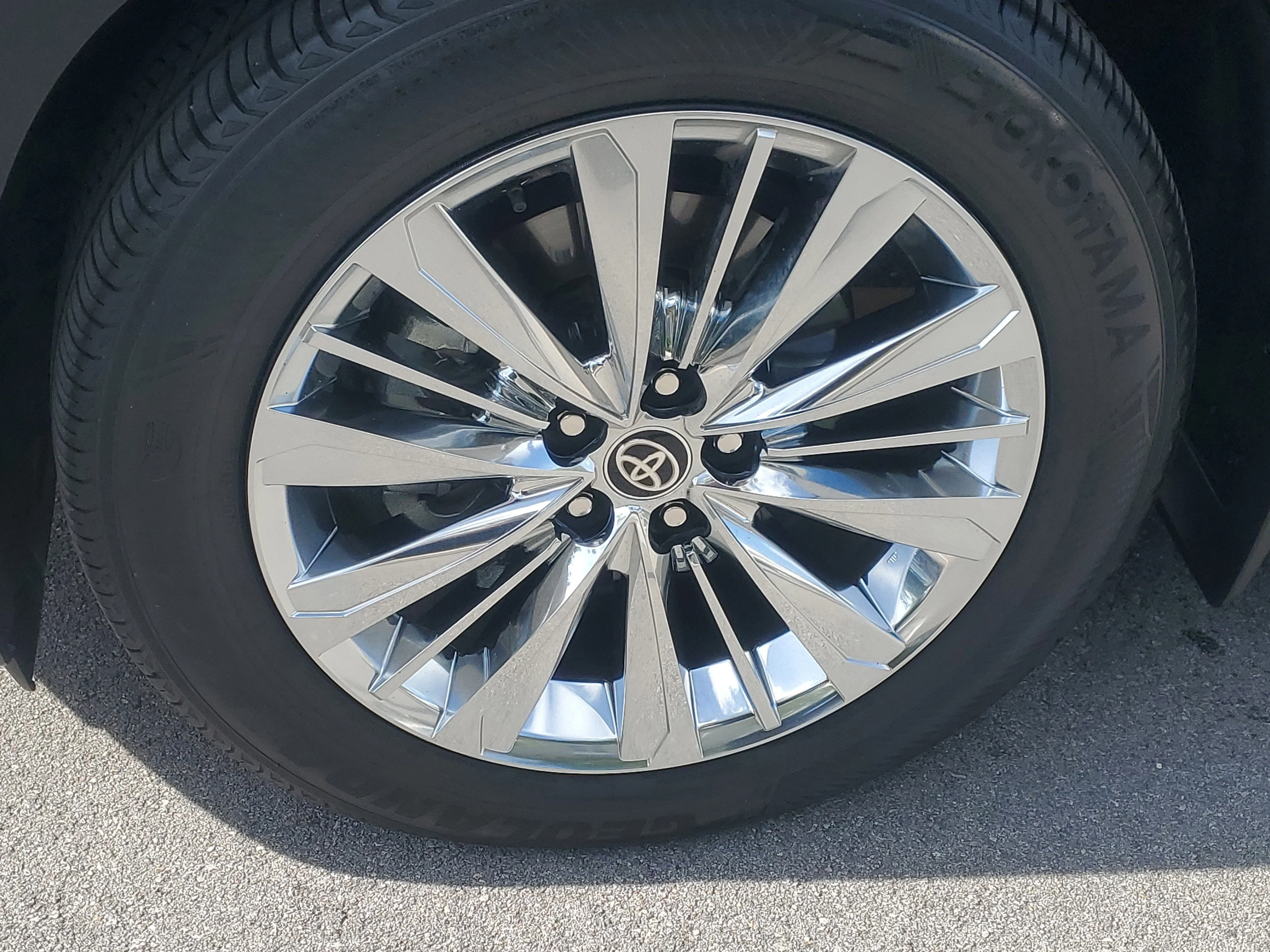 Used 2024 Cloud Toyota Platinum image 4