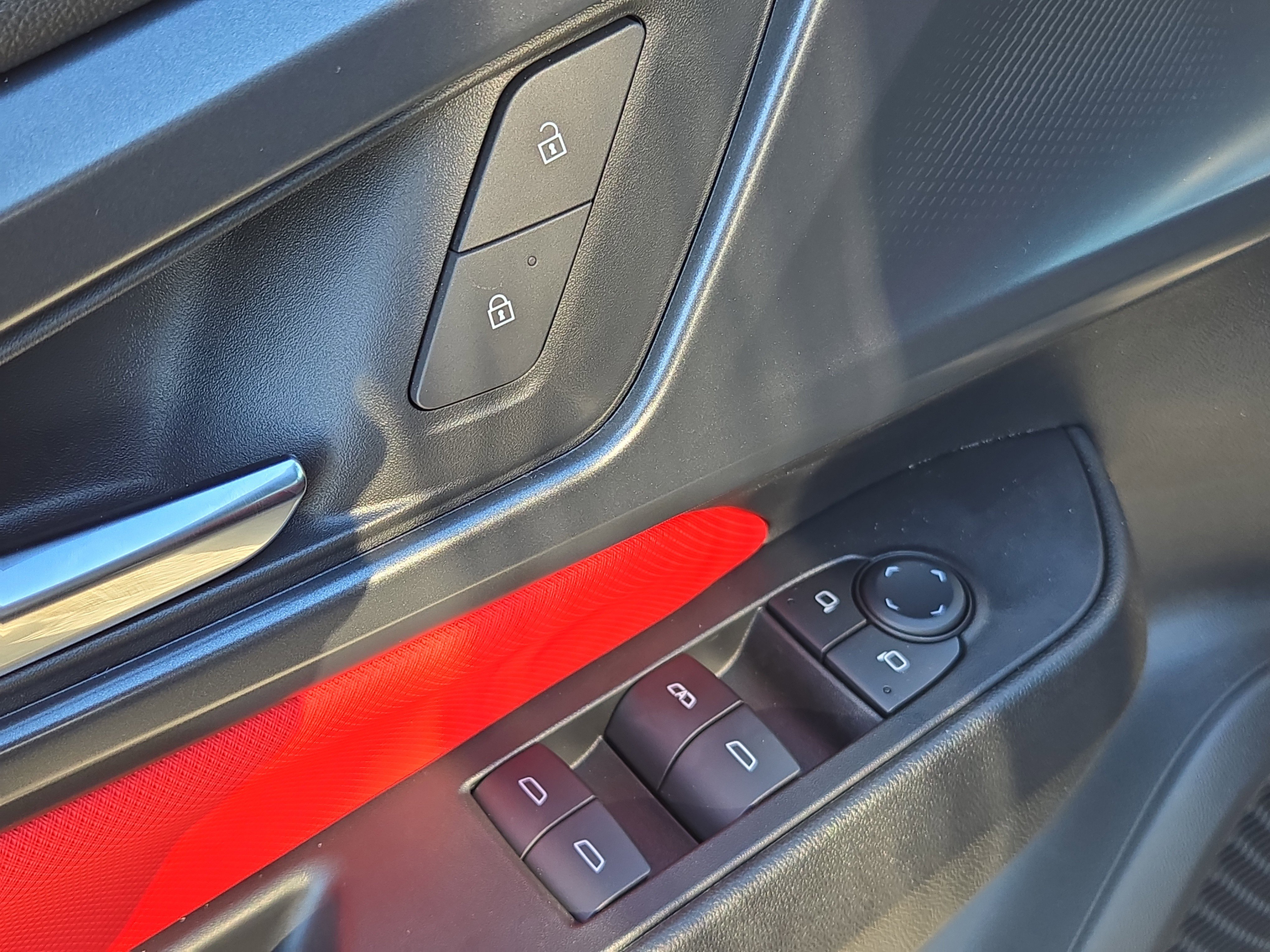 2025 Chevrolet Equinox EV RS - Photo 24