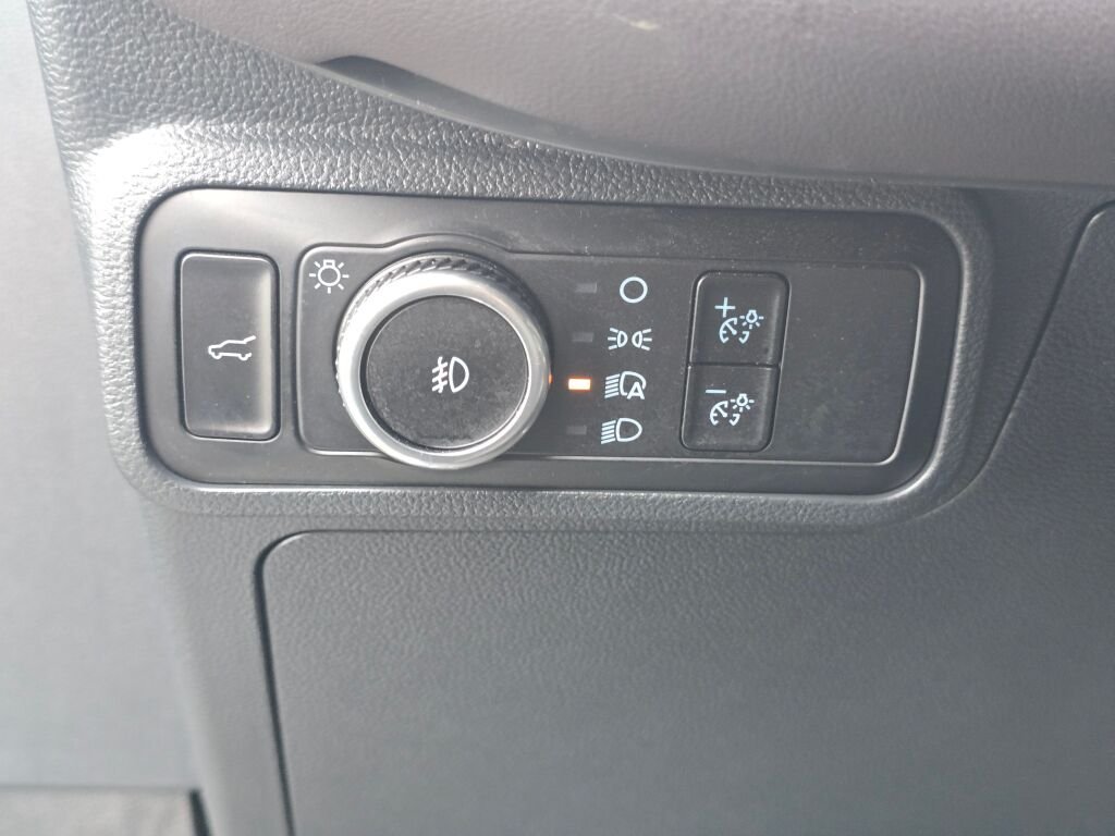 Used 2025 Gray Metallic Ford Platinum image 22