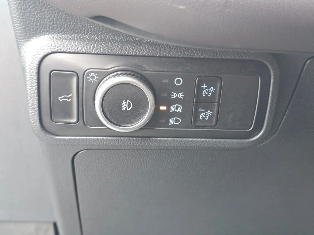 Used 2025 Gray Metallic Ford Platinum image 22