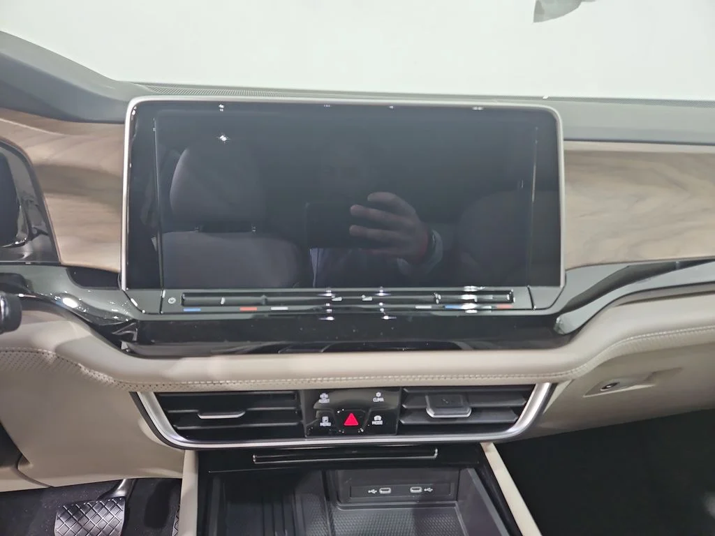 New 2026 White/off-white Volkswagen 2.0T SE w/Technology image 18