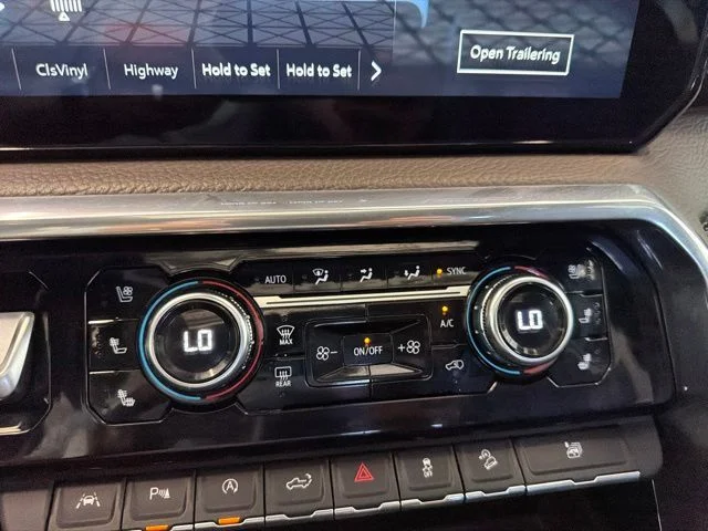 Used 2023 White GMC Denali image 30