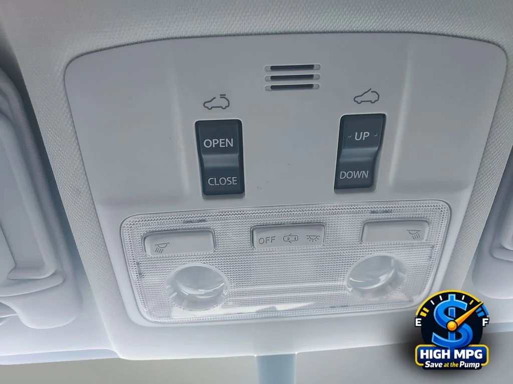Used 2014 Red Toyota XLE image 11