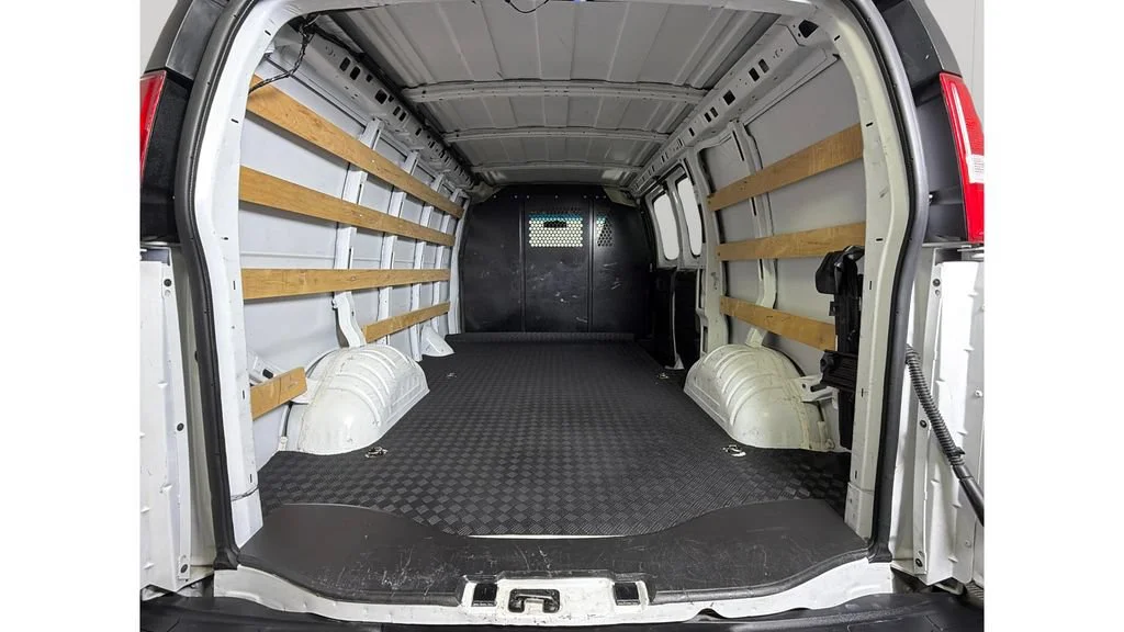 Used 2025 Summit White Chevrolet WT image 25