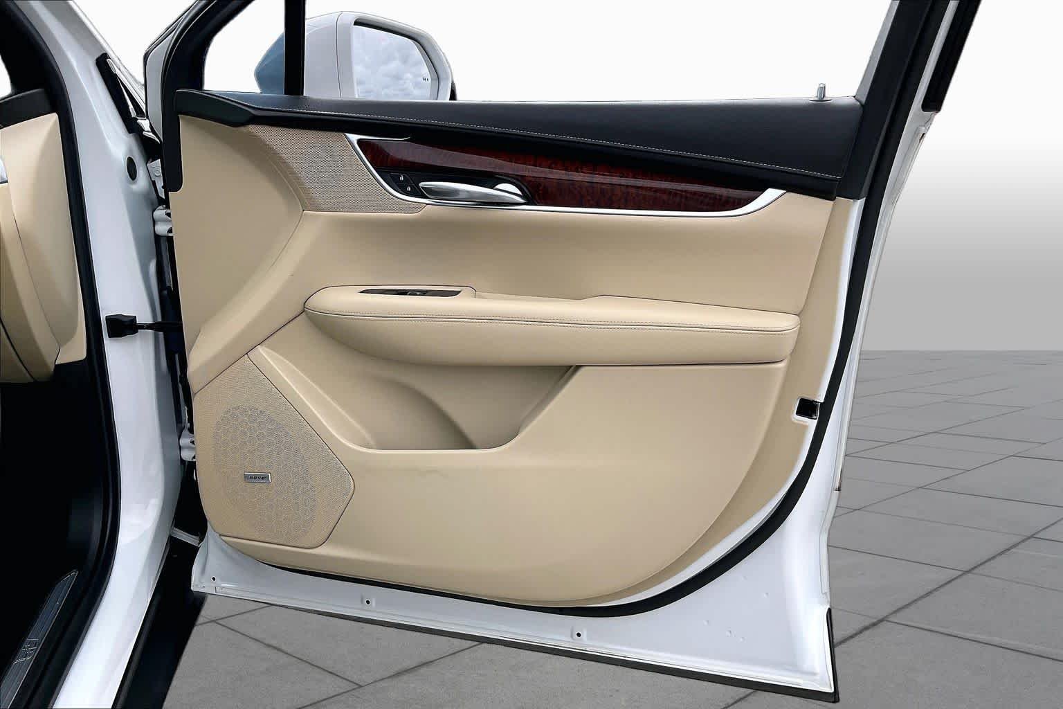 Used 2018 Crystal White Tricoat Cadillac Luxury FWD image 23