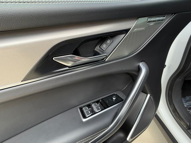2024 Jaguar F-PACE R-Dynamic S - Photo 11