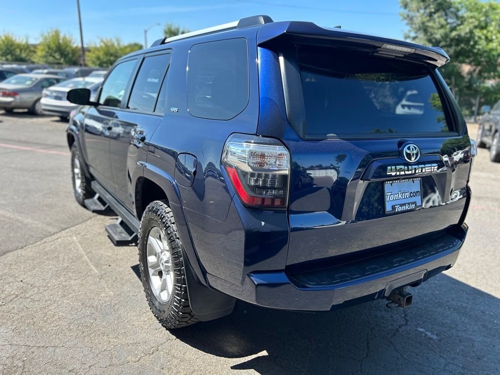 Used 2019 Nautical Blue Metallic Toyota SR5 image 9