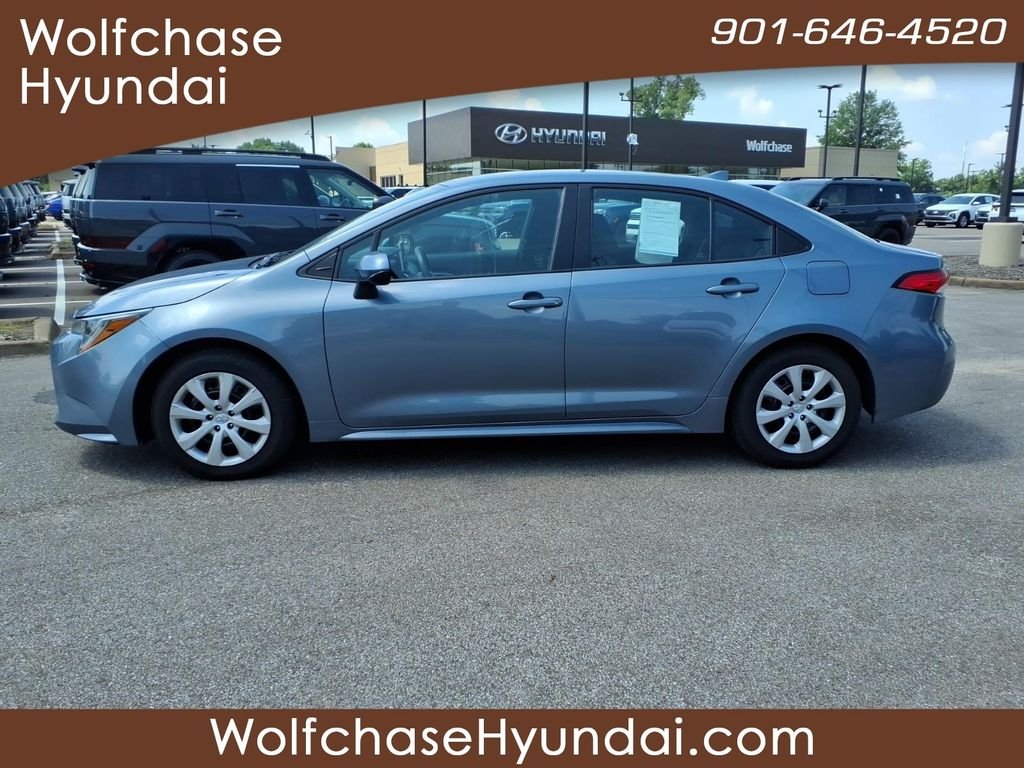 Used 2021  Toyota LE image 2
