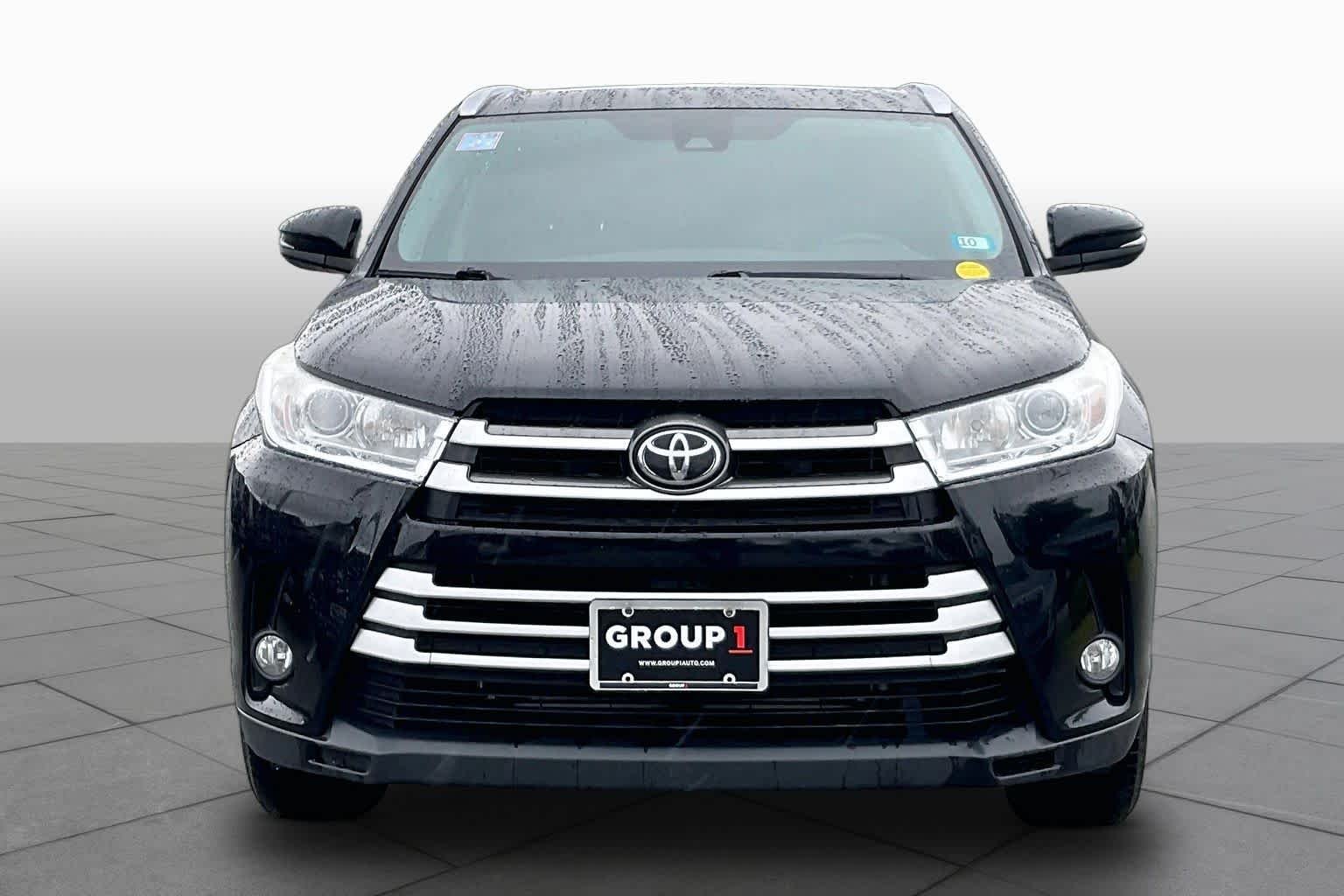 Used 2019 Midnight Black Metallic Toyota XLE image 3