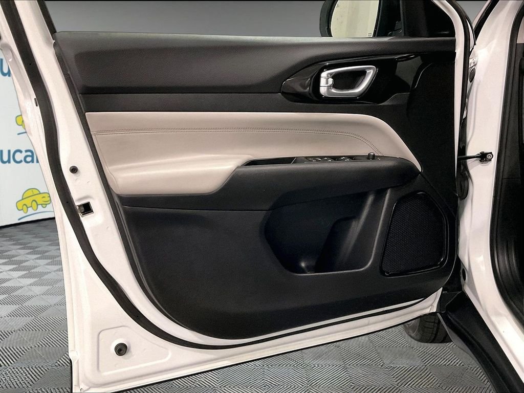 Used 2022 White Jeep Limited image 9