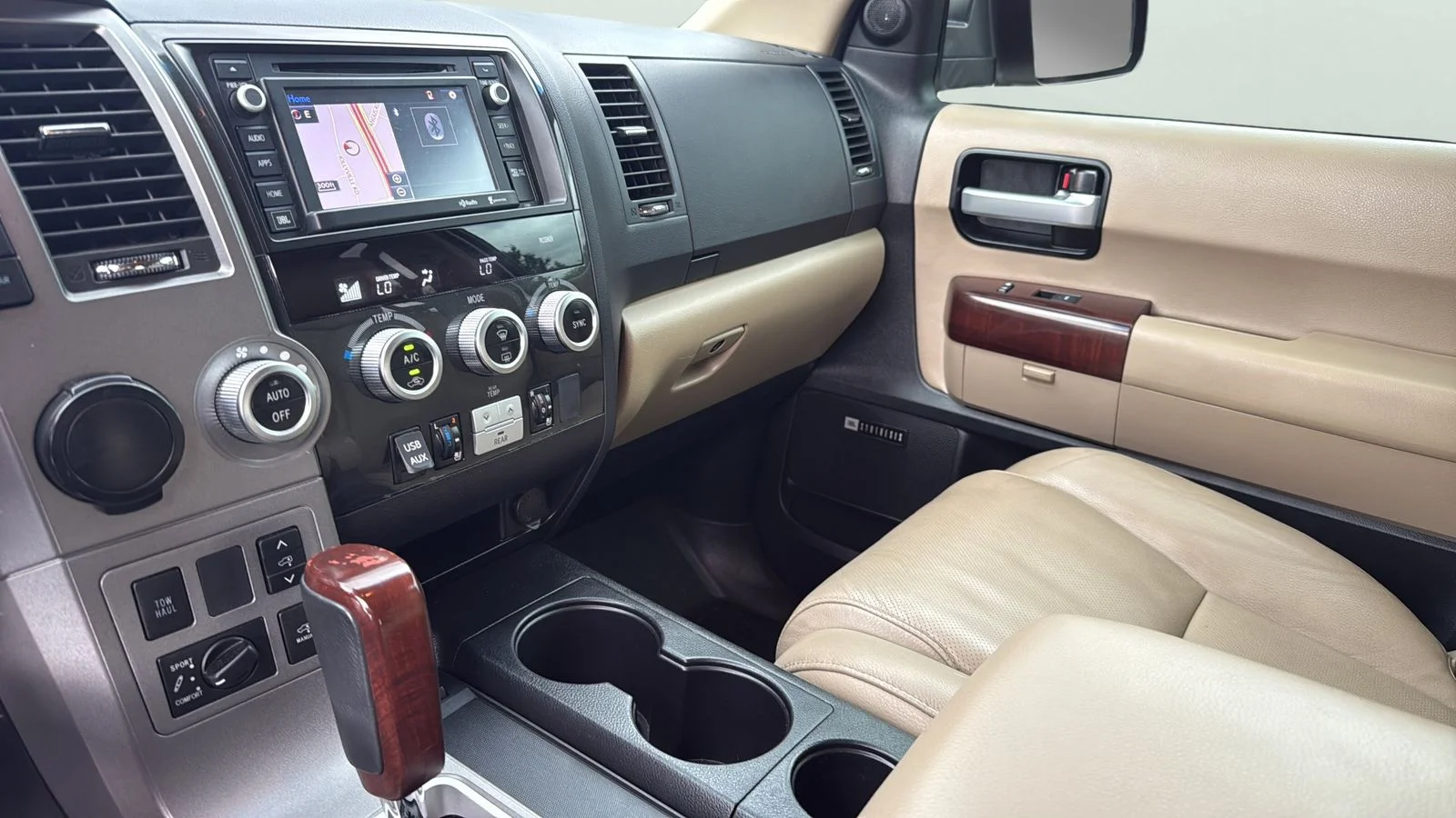 Used 2014 White Toyota Platinum image 19