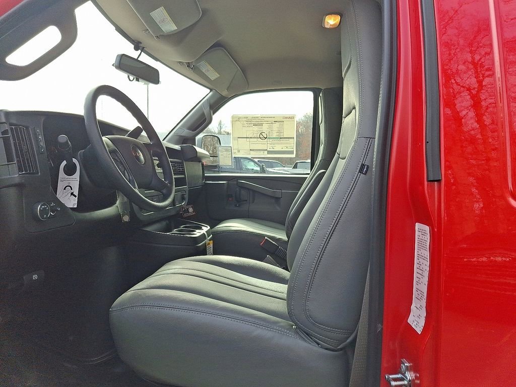 2025 GMC Savana Cargo Work Van - Photo 7