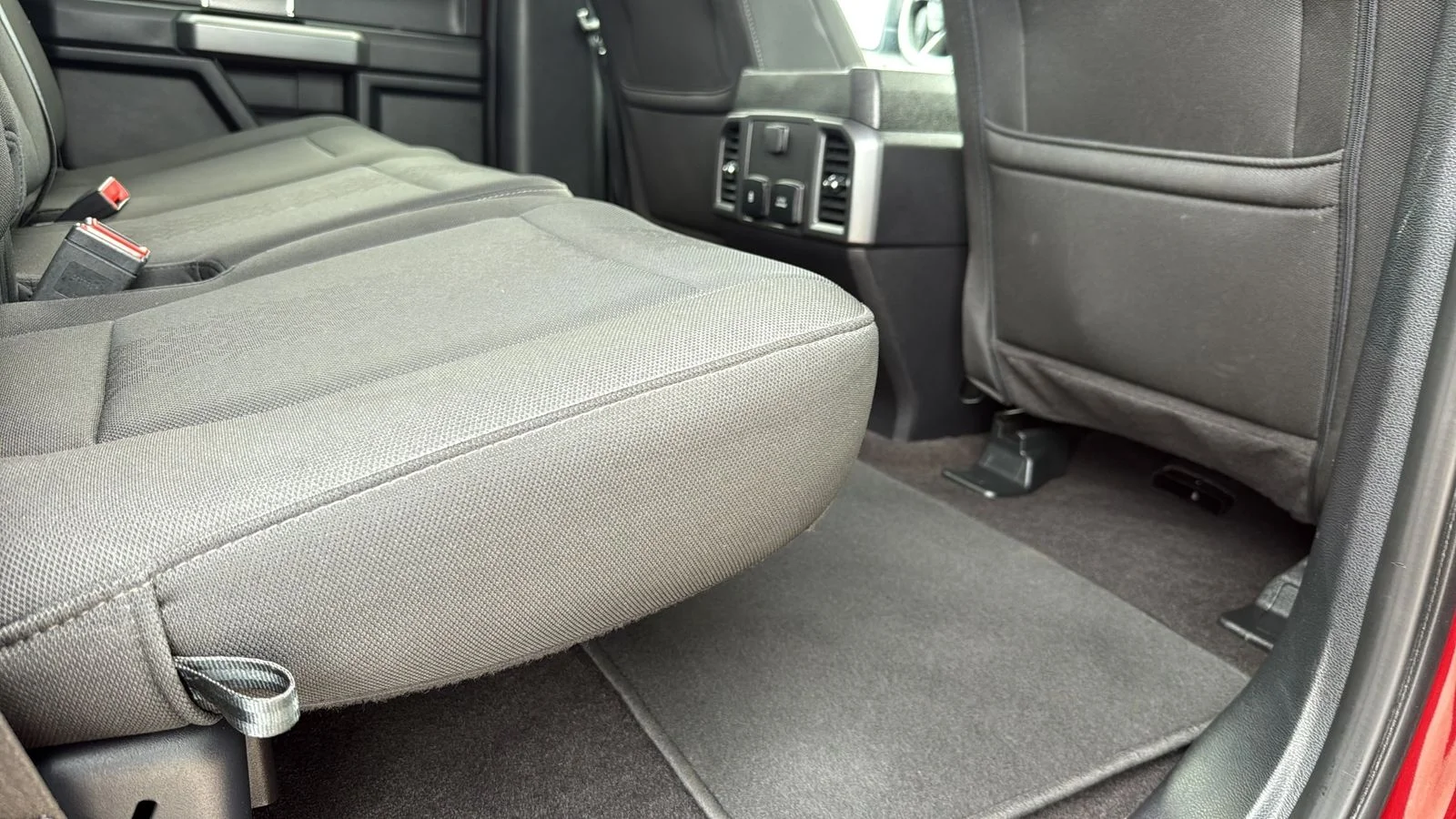 Used 2019 Red Ford XLT image 26