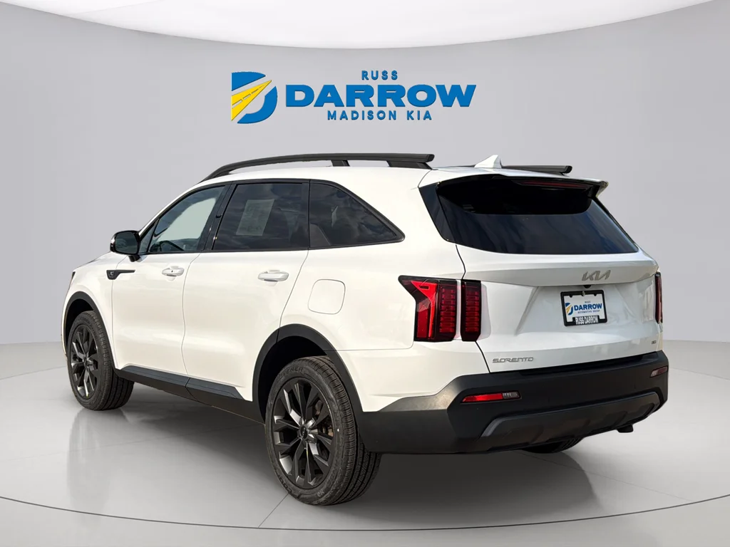 Used 2023 Glacial White Pearl Kia X-Line EX image 3