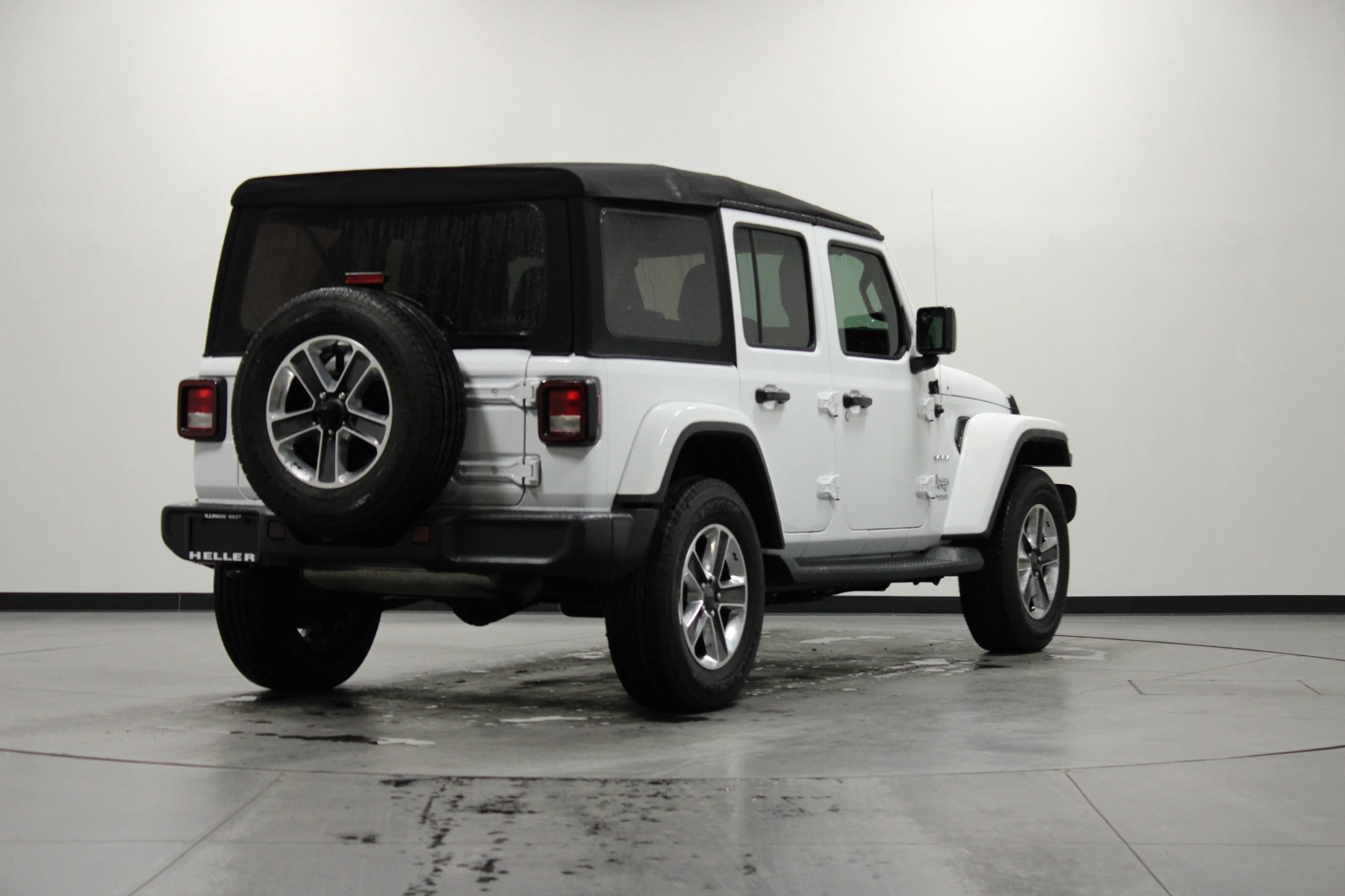 Used 2019 Bright White Clearcoat Jeep Sahara image 4