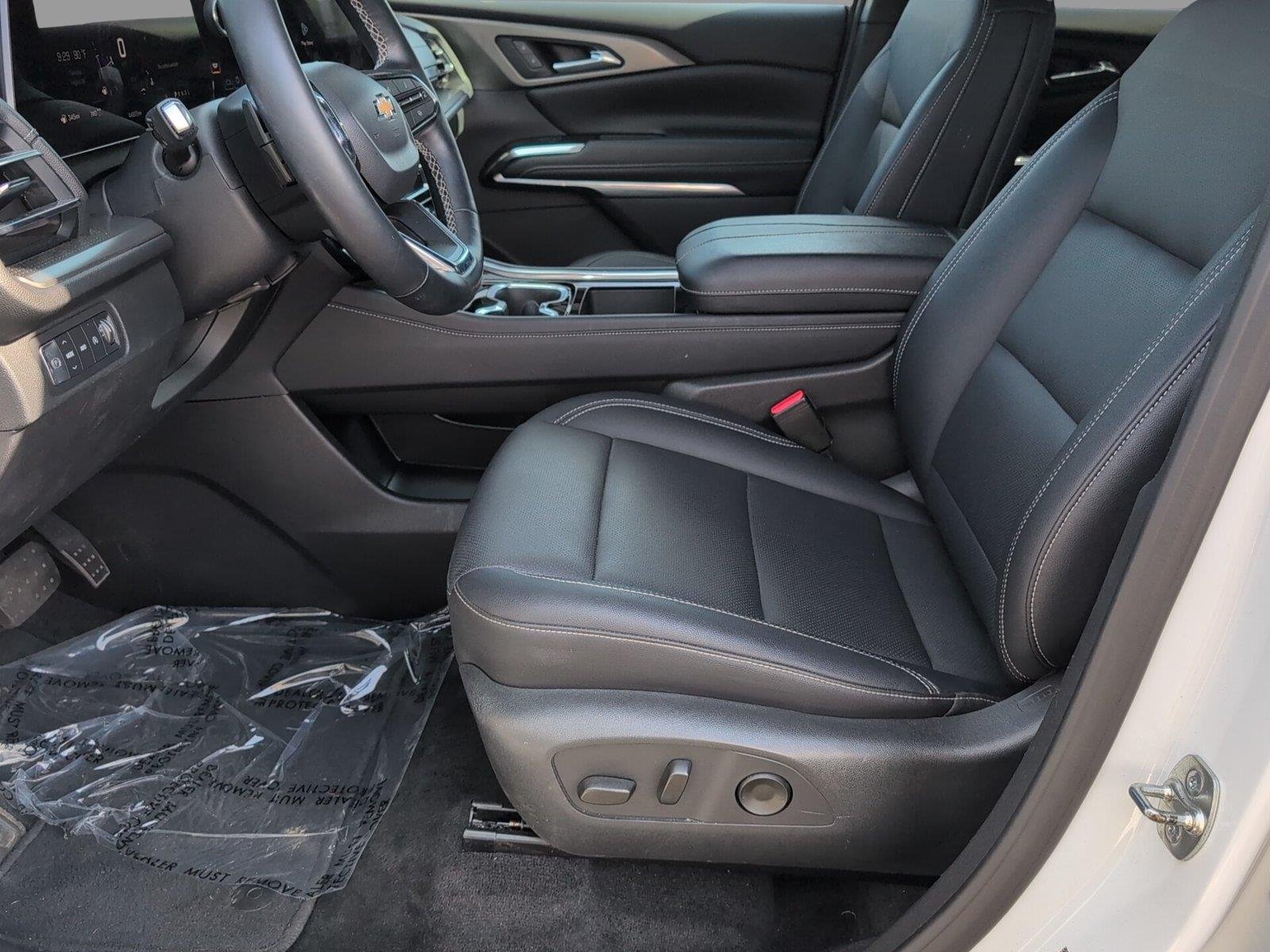 Used 2025 Summit White Chevrolet LT image 13