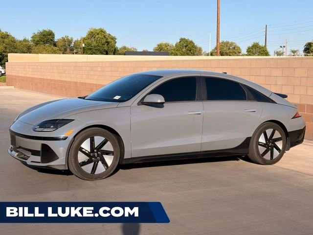 Used 2024 Blue Hyundai SE image 1