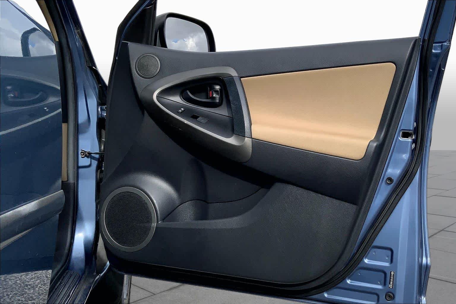 Used 2010 Pacific Blue Metallic Toyota  image 21