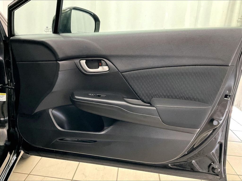 Used 2015 Black Honda SE image 12