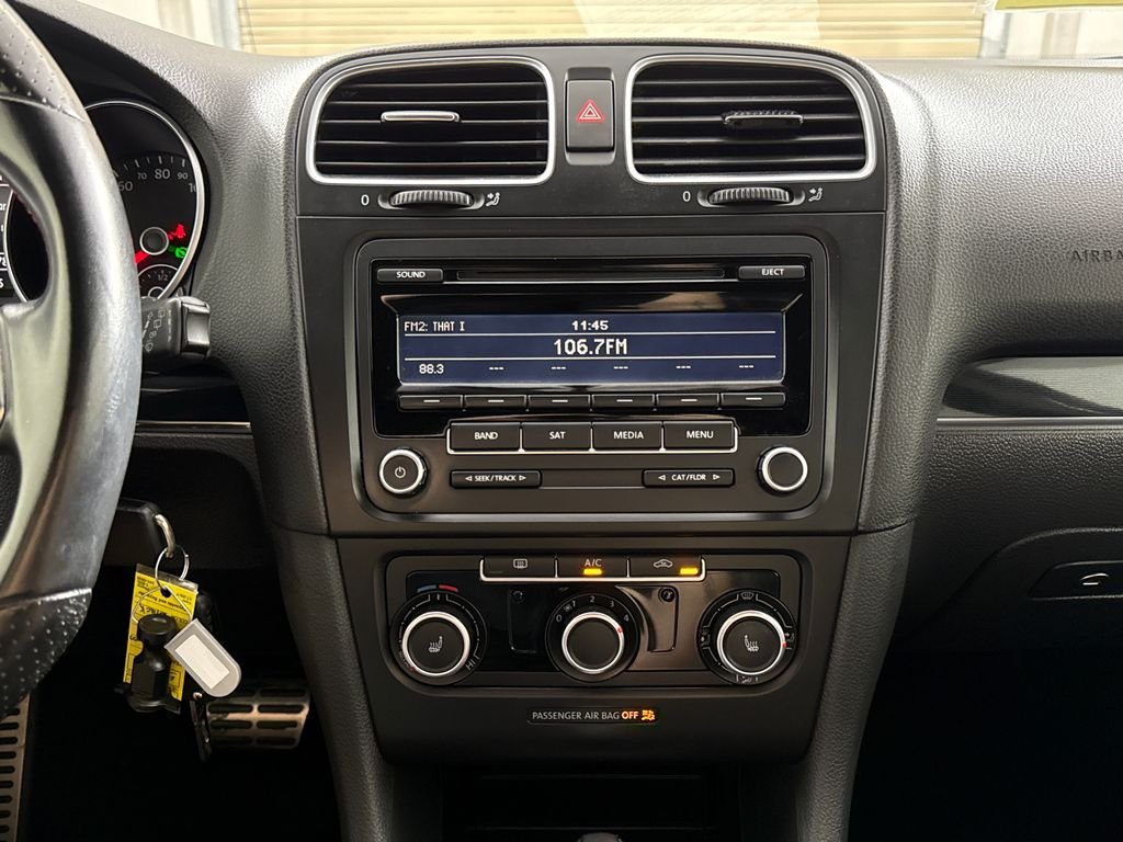 Used 2013 Black Volkswagen Base image 16