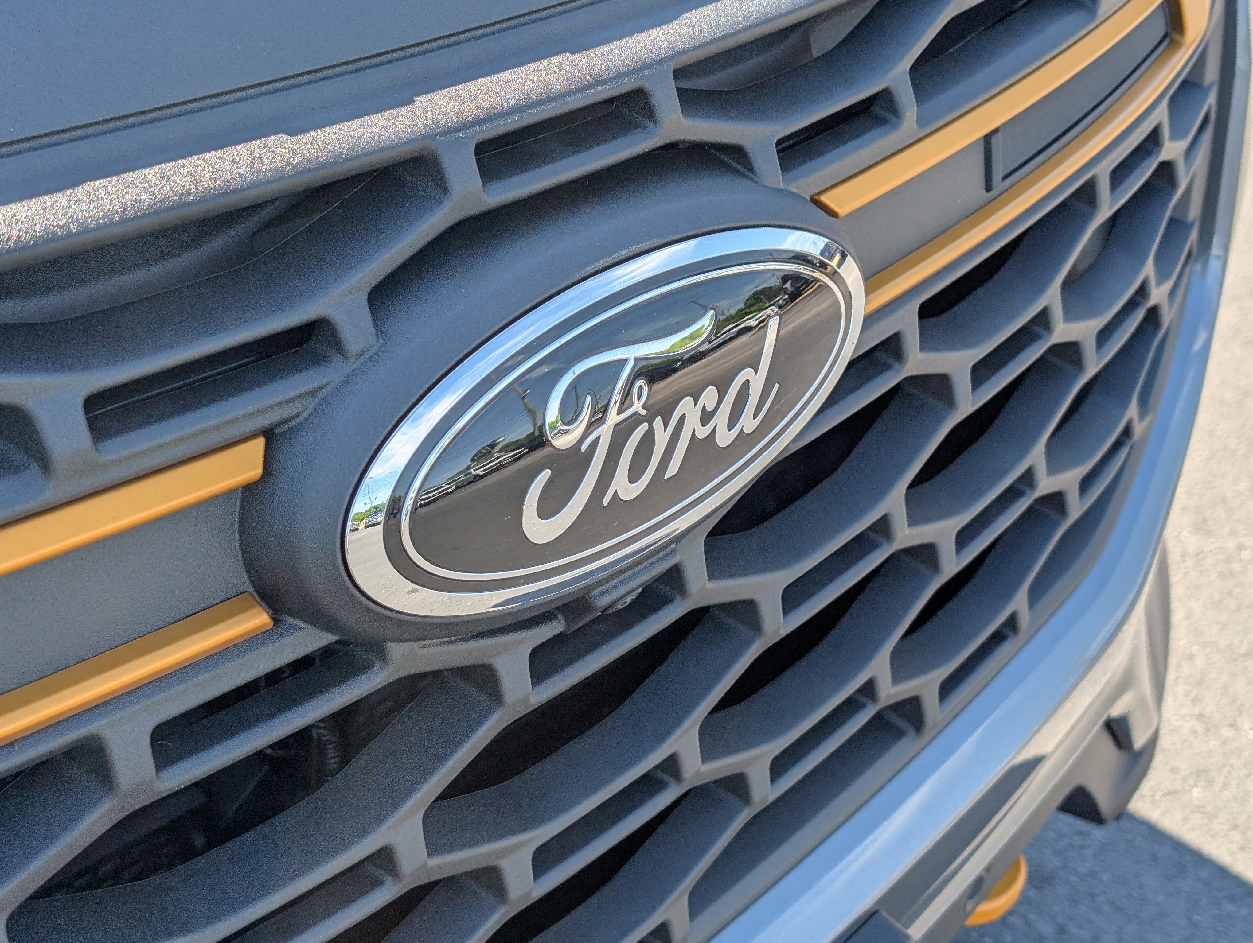 New 2026 Carbonized Gray Metallic FORD Tremor image 6