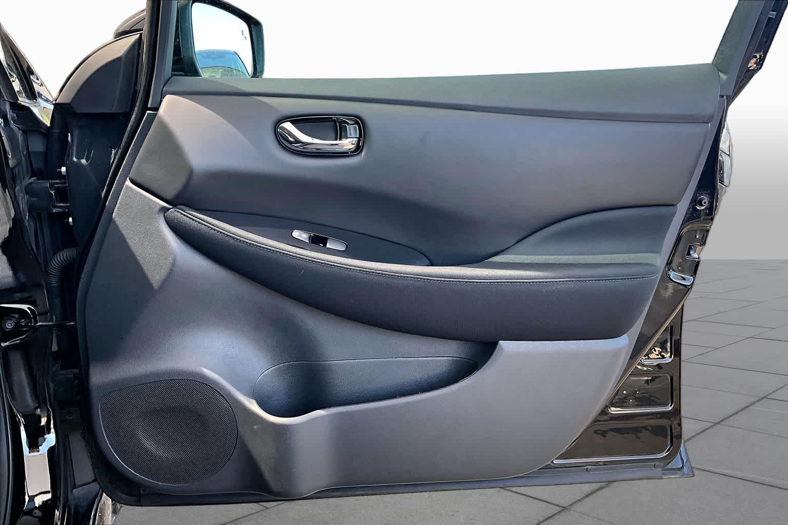 Used 2025 Super Black Nissan SV PLUS image 21
