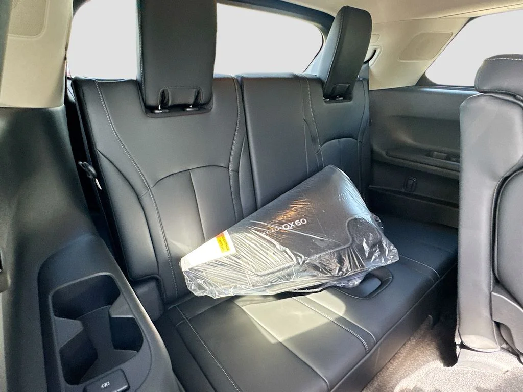 Used 2027 Black INFINITI LUXE image 30