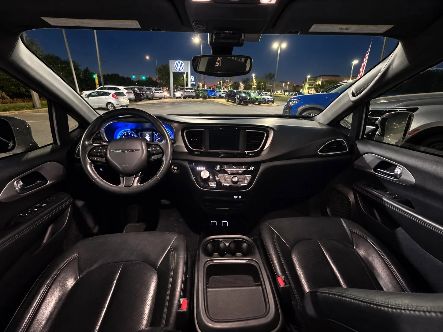 Used 2018 Bright White Clearcoat Chrysler Touring L image 14