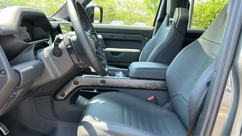 Certified Used 2025 Green Land Rover OCTA image 10
