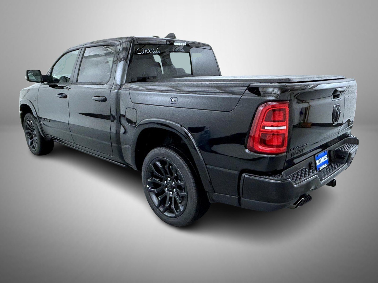 New 2027 Diamond Black Crystal Pearl-Coat Exterior Paint RAM Limited image 7