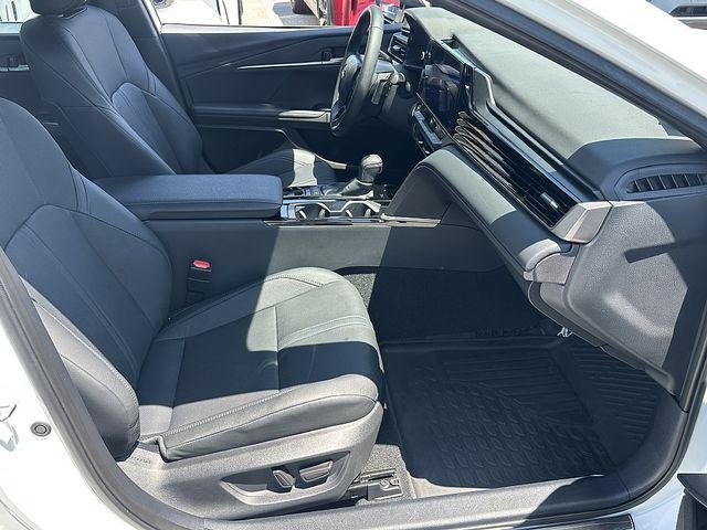 Certified Used 2025 WIND CHILL PEARL Toyota  image 11