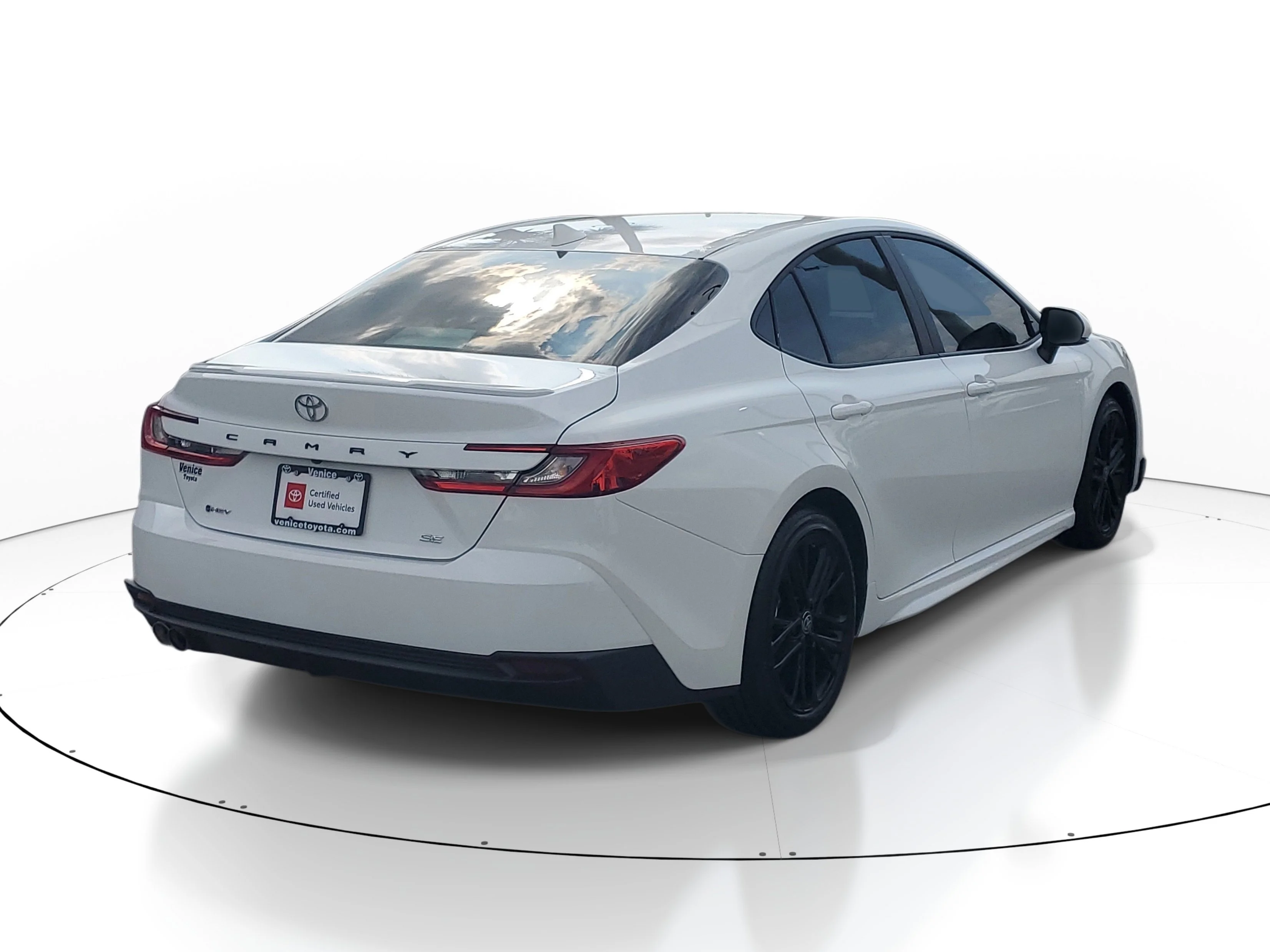 Used 2025 Ice Cap Toyota SE image 6