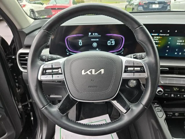 Used 2025 Black Kia S image 36
