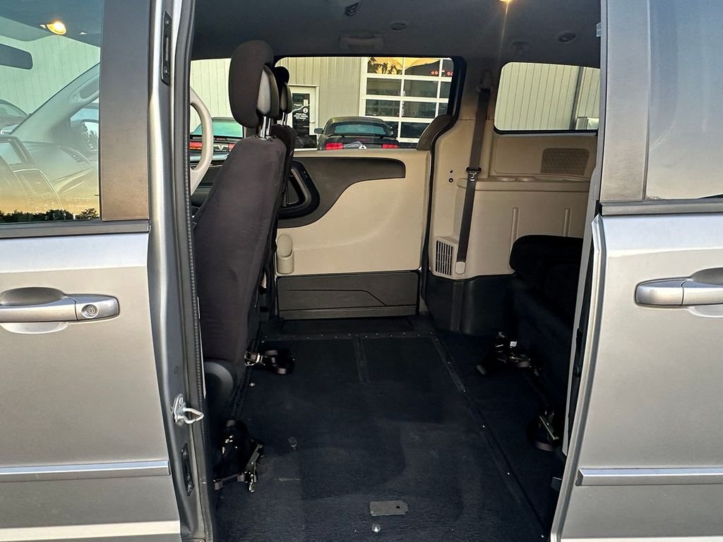 Used 2014 Silver Dodge Wheelchair Accessible- SXT image 20