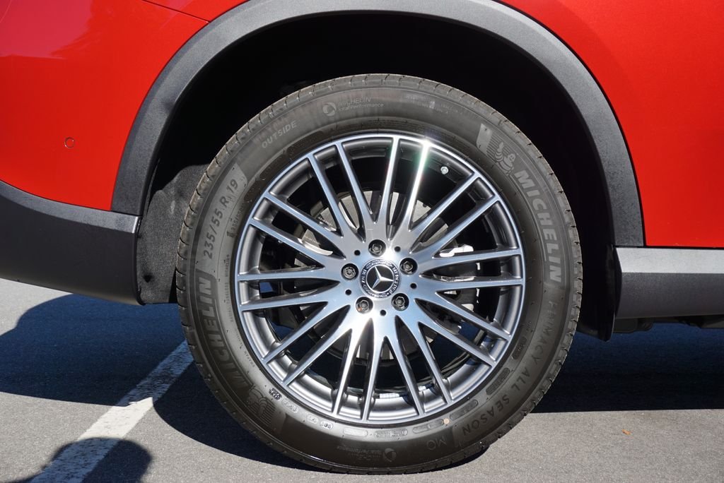 Used 2026 Patagonia Red Metallic Mercedes-Benz GLC 300 image 17