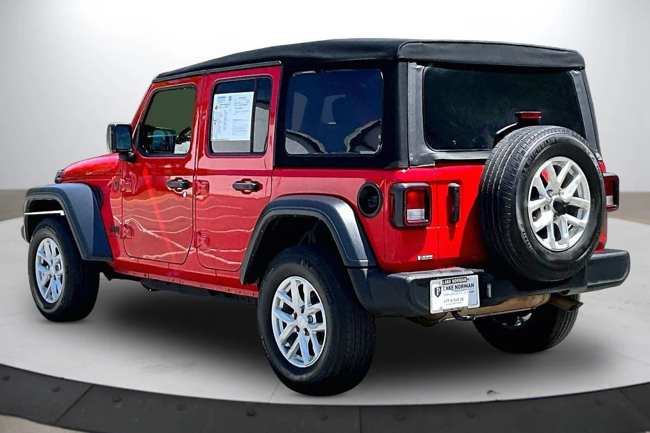 Used 2023 Red Jeep Sport S image 7