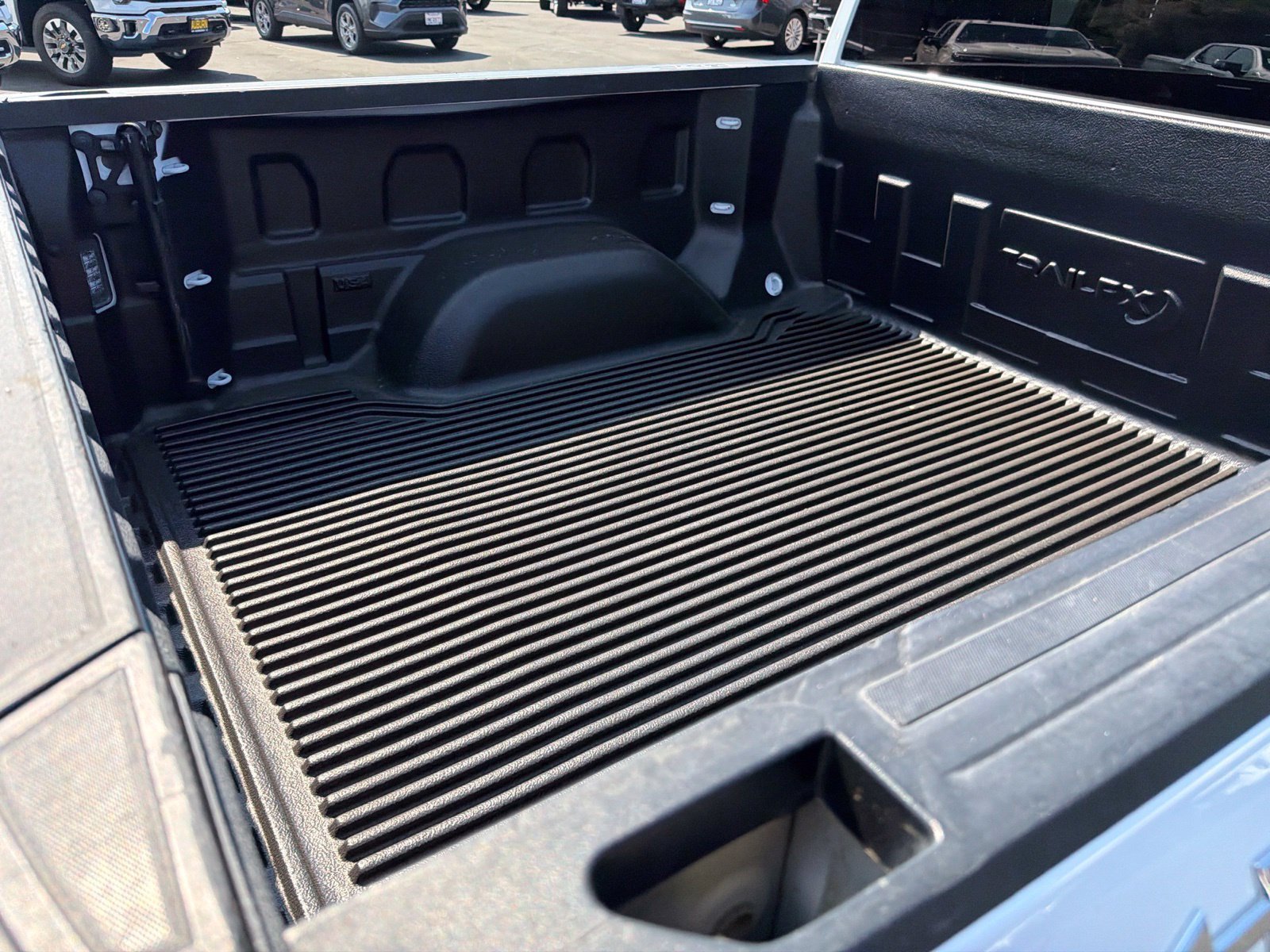 Used 2024 Summit White GMC SLE image 10