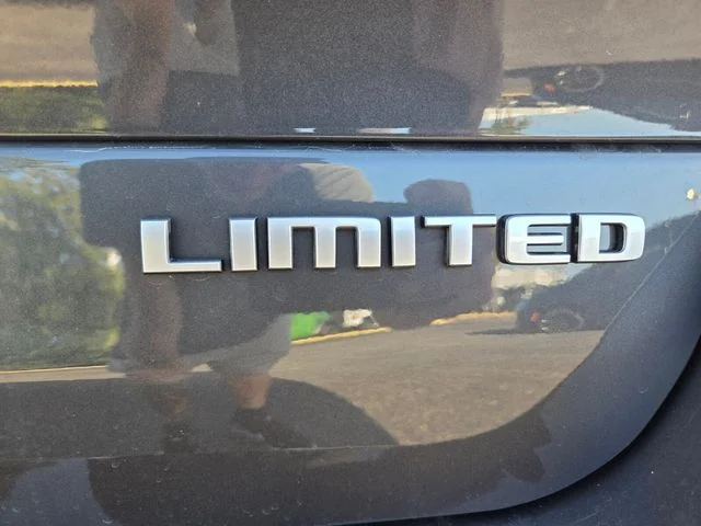 New 2026 Baltic Gray Metallic Clear-Coat Exterior Paint Jeep Limited image 15