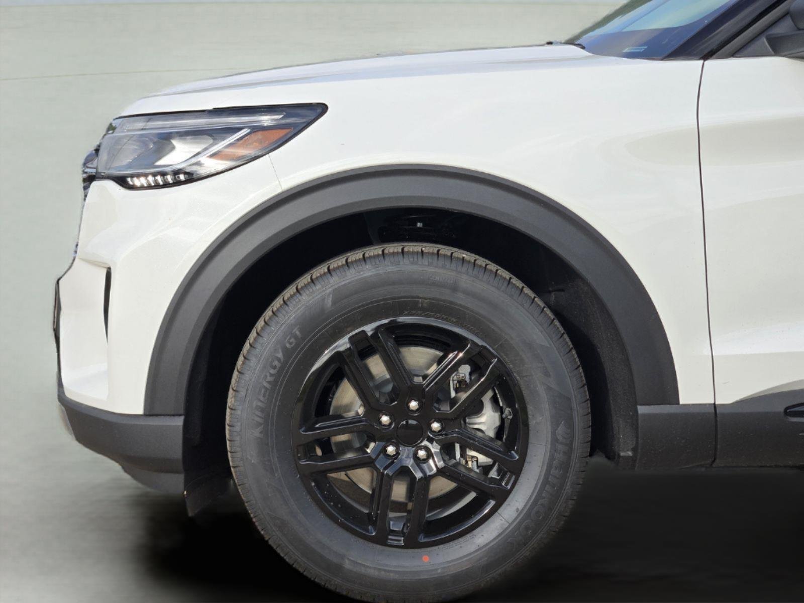New 2026 Star White Metallic Tri-Coat Ford Active image 6