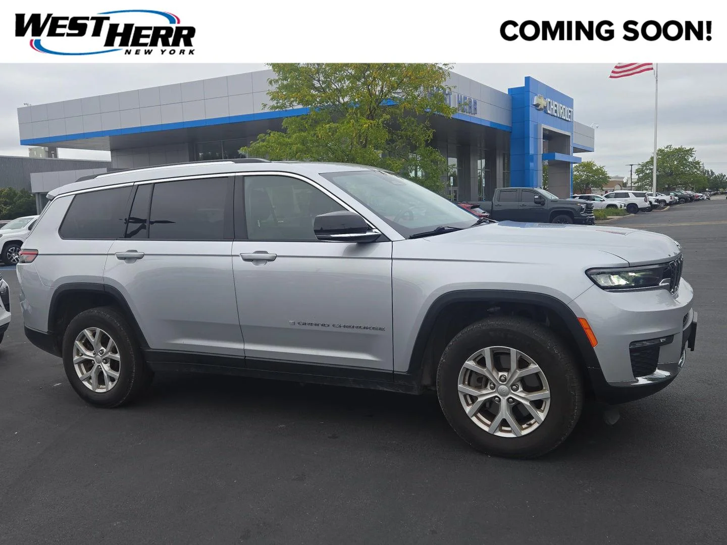 Used 2023  Jeep Limited image 1