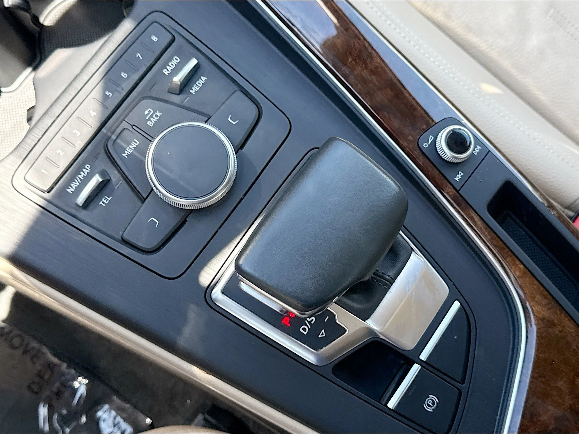 Used 2019 Glacier White Metallic Audi Premium image 27
