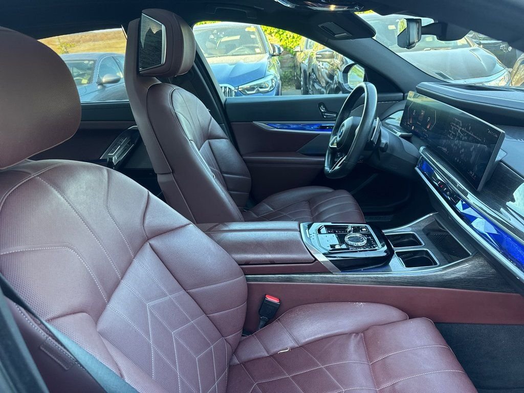 Used 2023 Black BMW 760i xDrive image 16