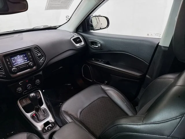 Used 2018 Jazz Blue Pearlcoat Jeep Latitude image 21