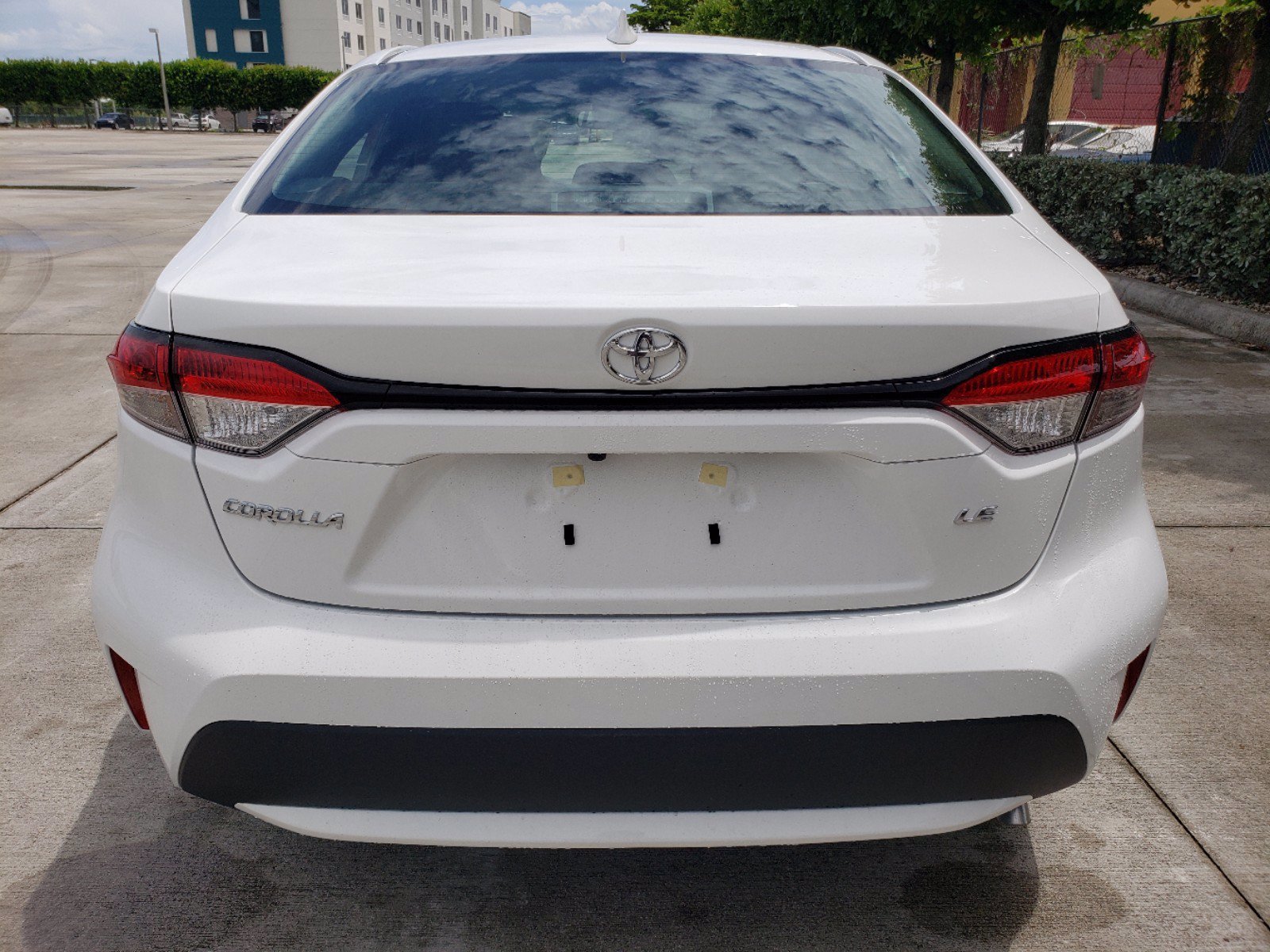 Used 2022 White Toyota LE image 6