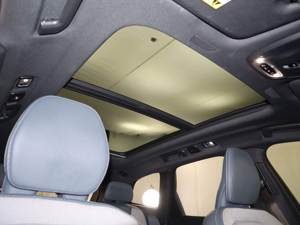2021 Volvo XC60 R-Design - Photo 19