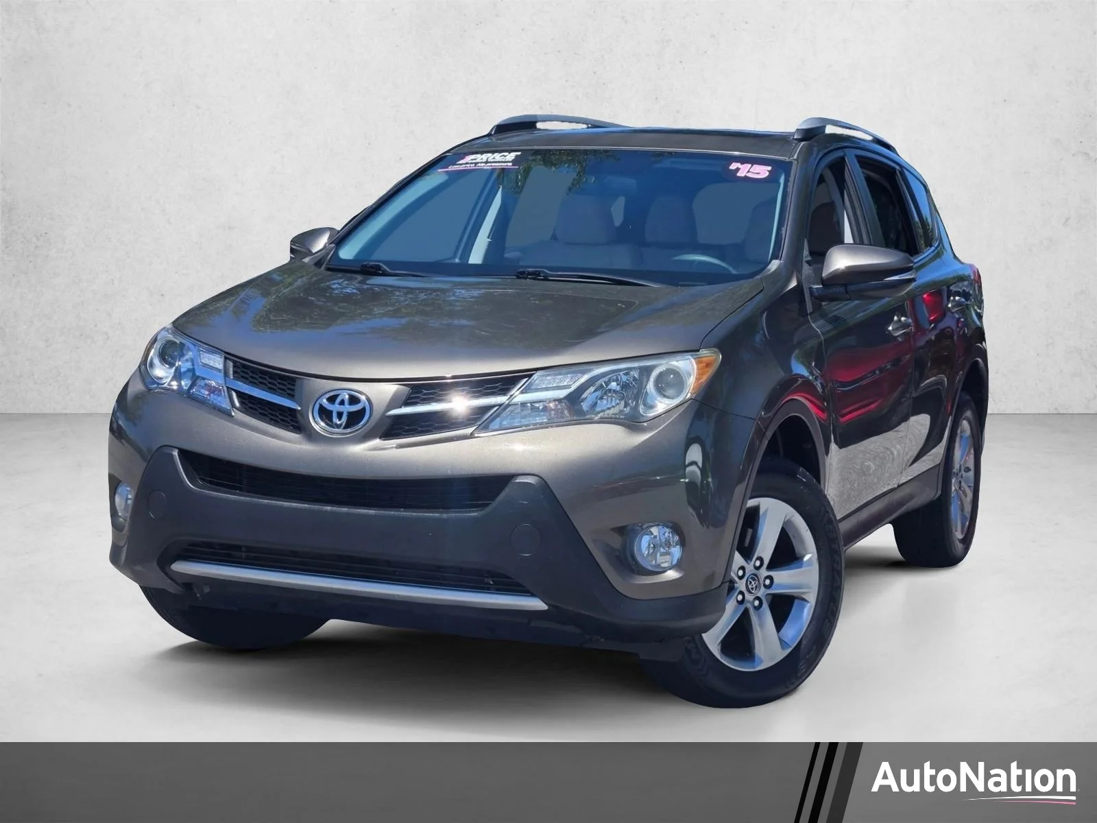 Used 2015 Pyrite Mica Toyota XLE image 1