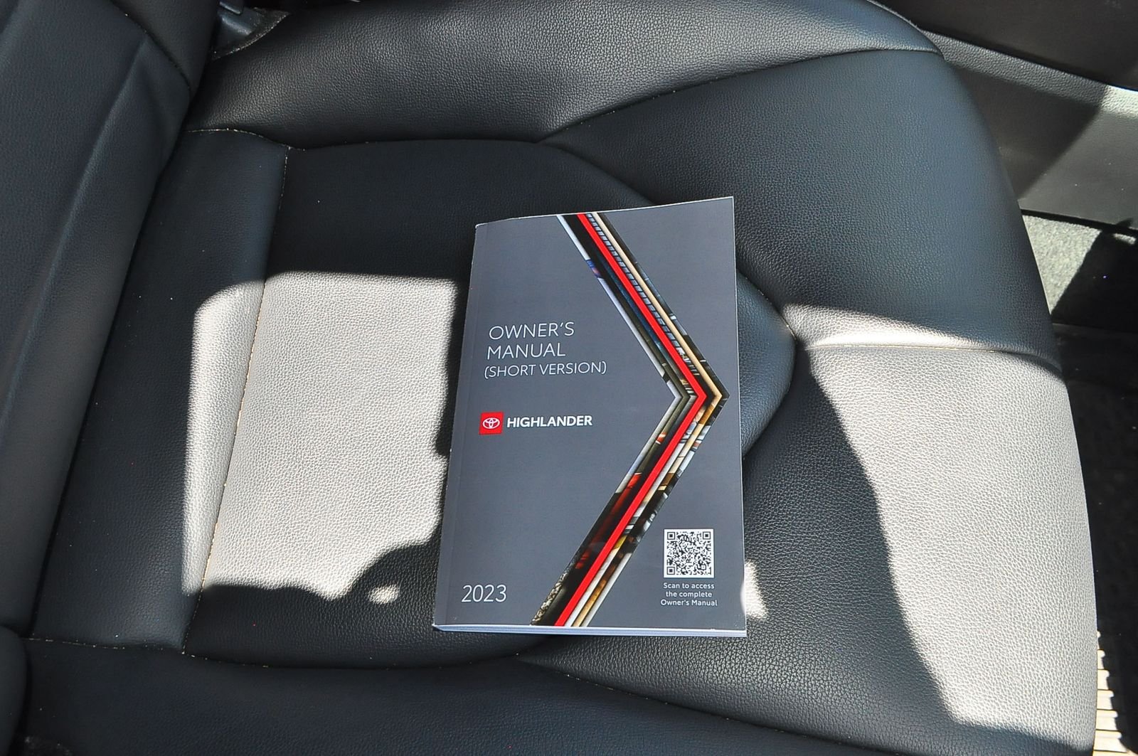 Used 2023 Gray Toyota XLE image 23