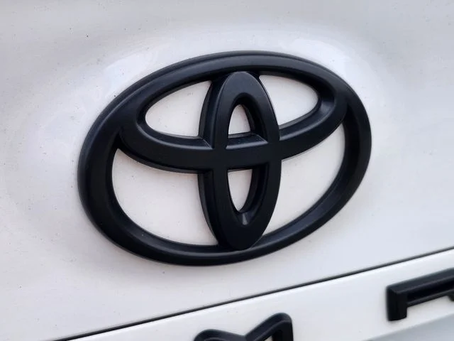 Used 2023 White Toyota SE image 24